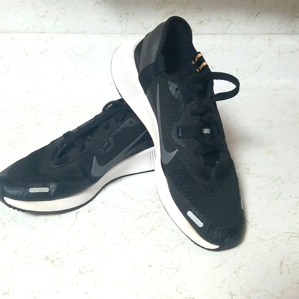 Womens nike shoes